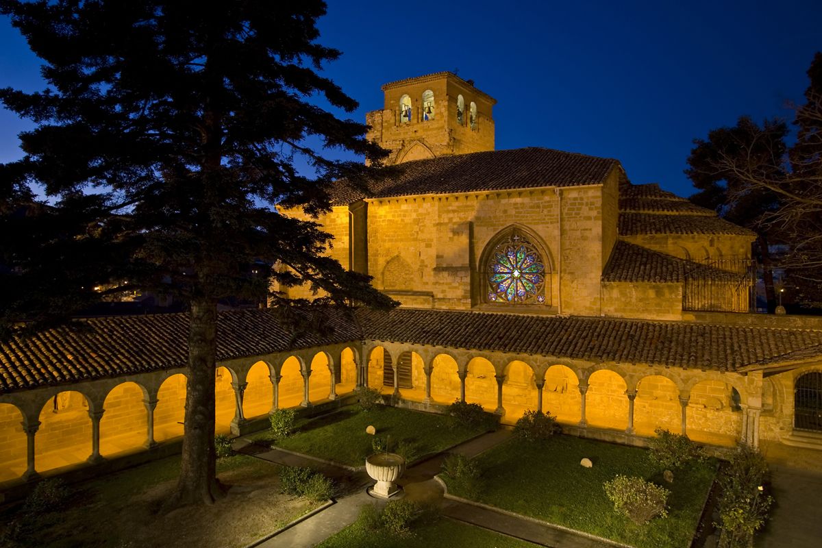 La iglesia de San Pedro de la Rúa: románico en pleno Camino de Santiago