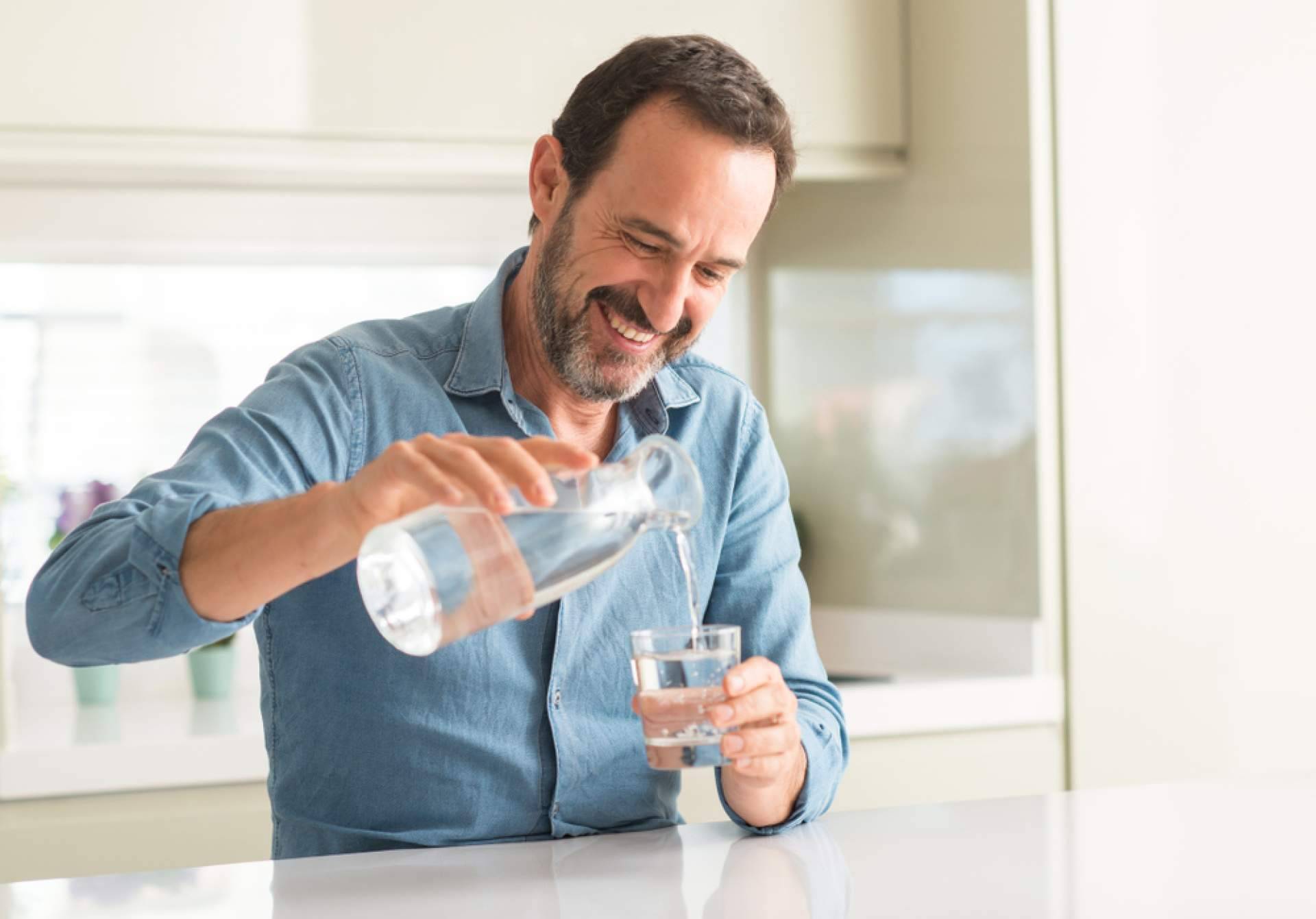 Acquajet habla de la importancia de utilizar un dispensador de agua