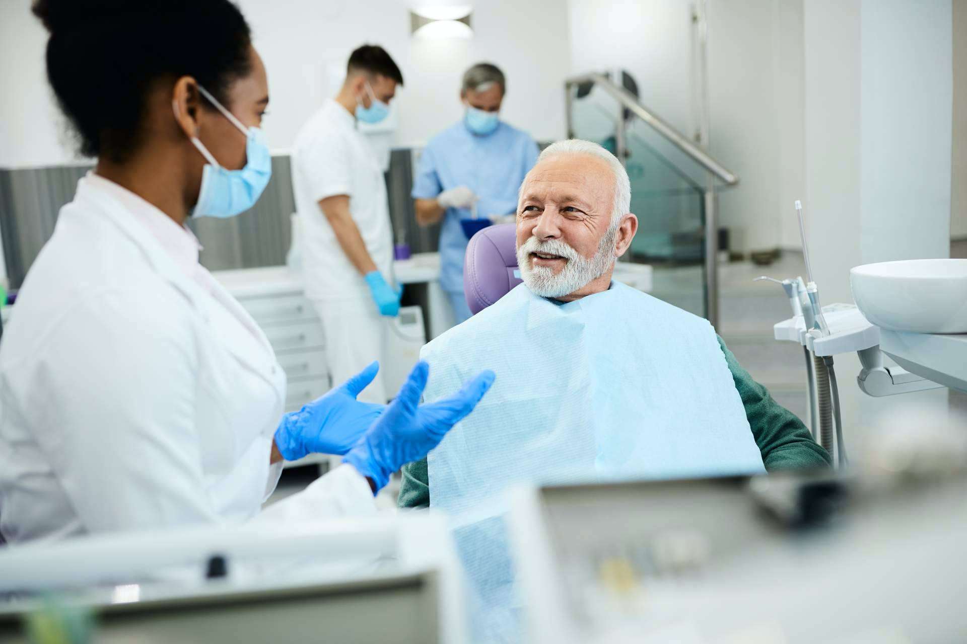 Conocer los 5 consejos de Ascensium para mejorar el clima laboral en una clínica dental