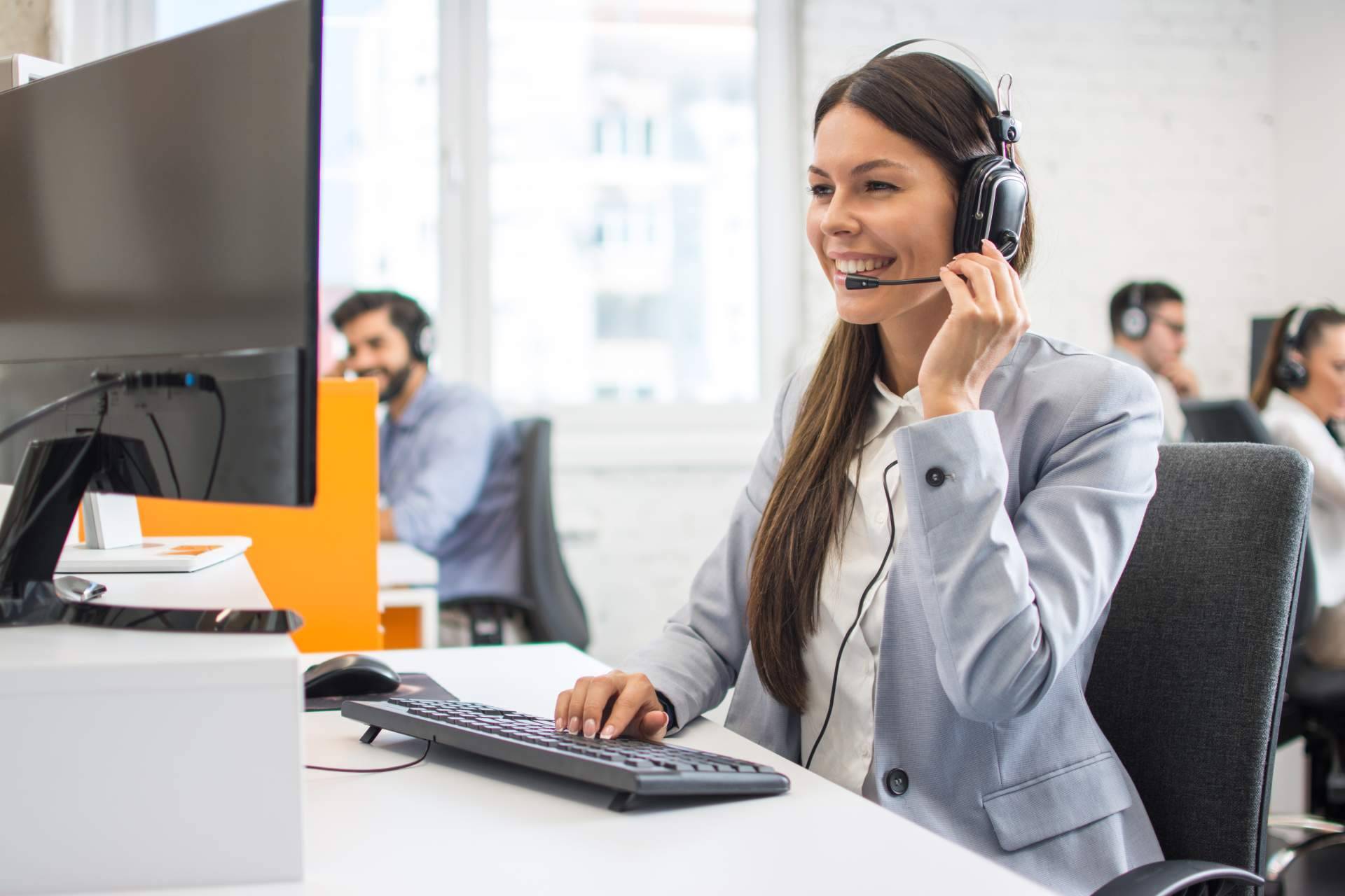 Creando experiencias positivas de clientes en la comunicación con el contact center de TELLiT
