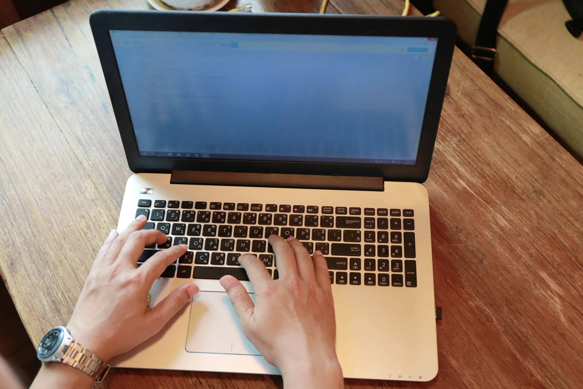 Parafrasis.org, una herramienta online gratis que permite parafrasear y resumir textos