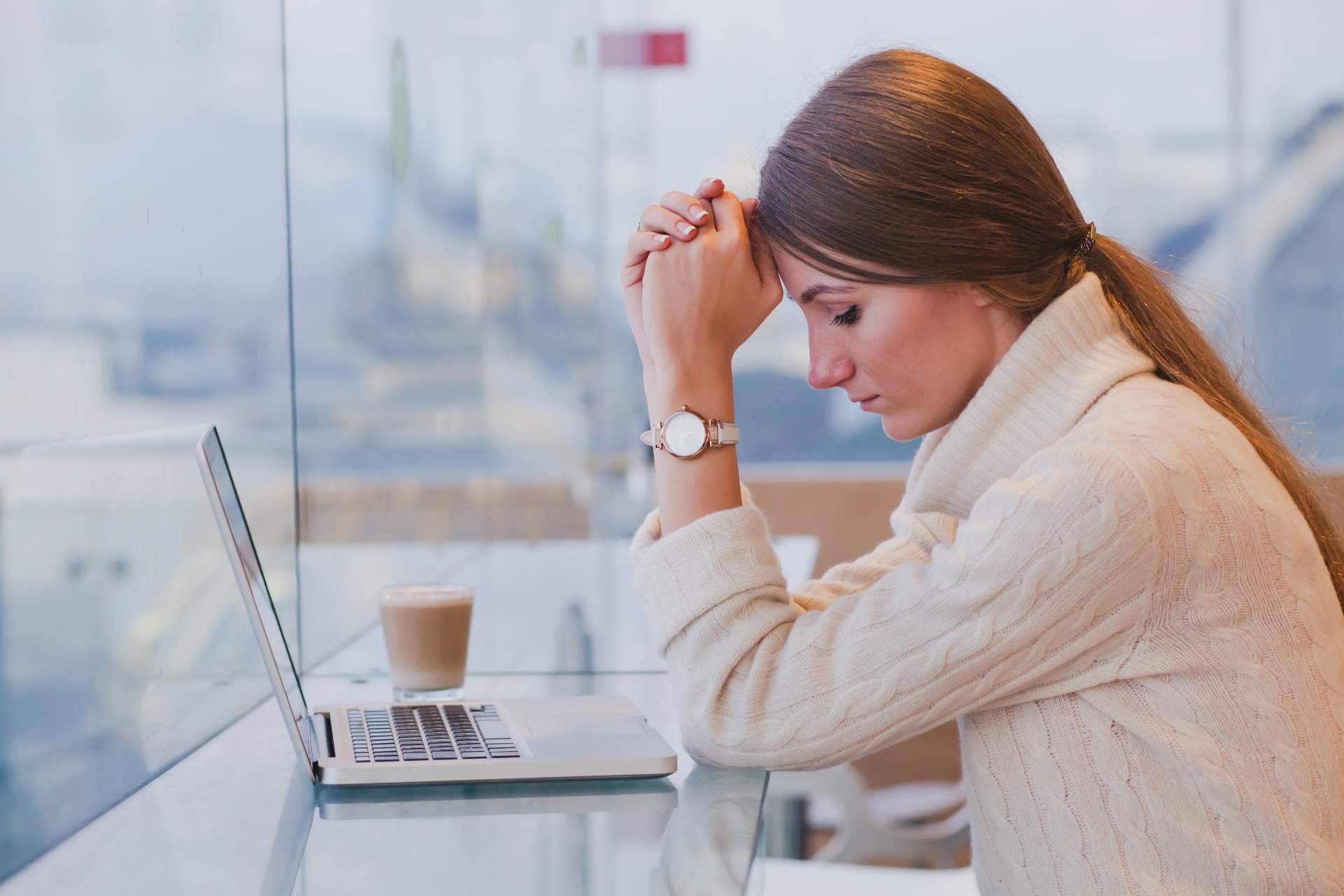 ¿Cómo sensibilizar a las empresas sobre el acoso laboral a través del webinar de GestyFor?
