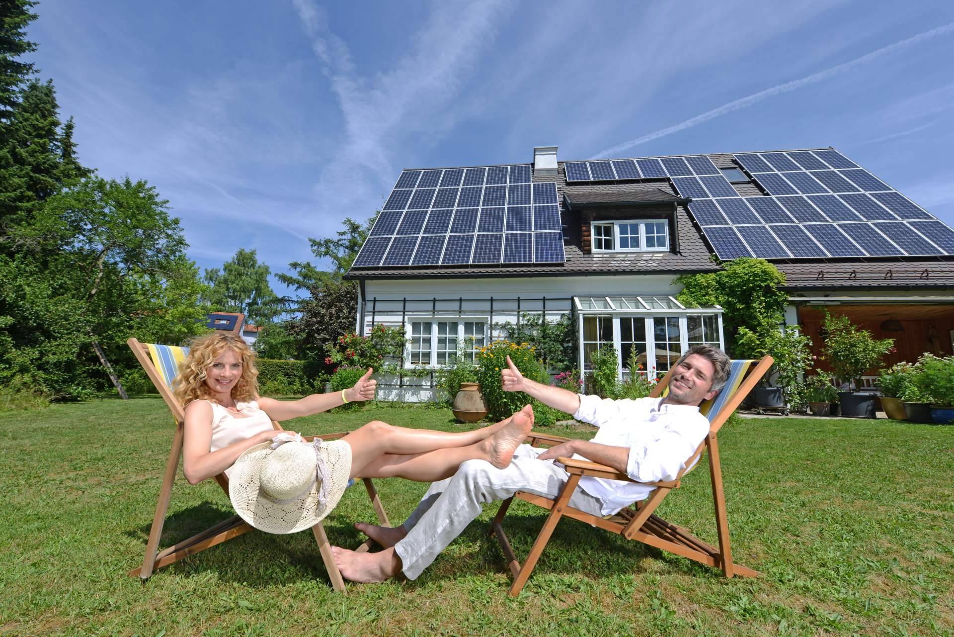 ¿Cómo poner placas solares en un solar para rentabilizar el espacio?