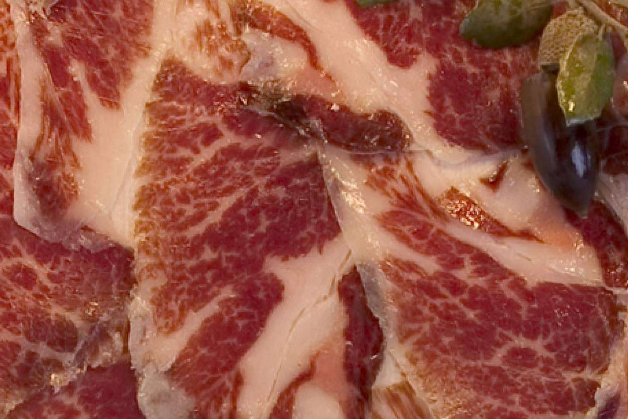 ¿Cuáles son los beneficios del jamón ibérico de bellota para la salud cardiovascular?, por País de Quercus