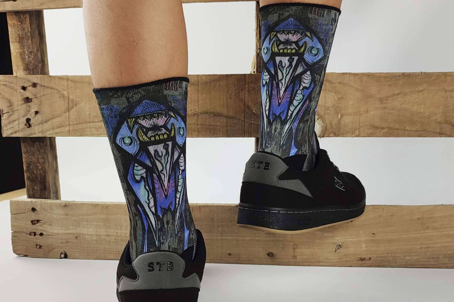 Crear calcetines tie dye únicos, con ISOKISI