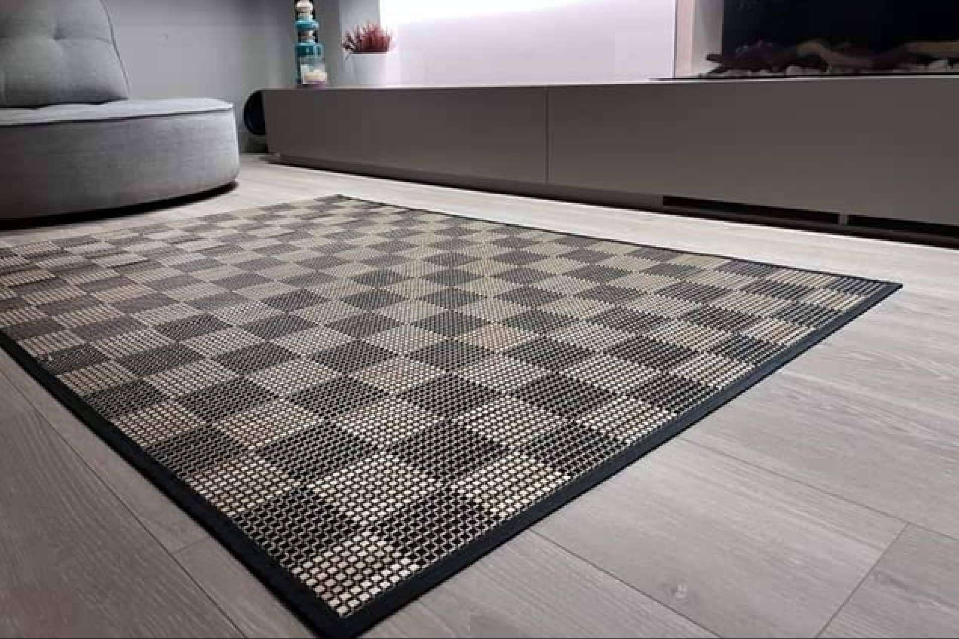 Los beneficios que aportan las alfombras de interior y exterior hechas de bambú y vinilo