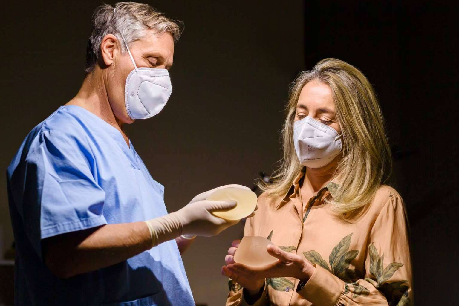 El Dr. Alzaga, experto de referencia en cirugía de reducción de pecho