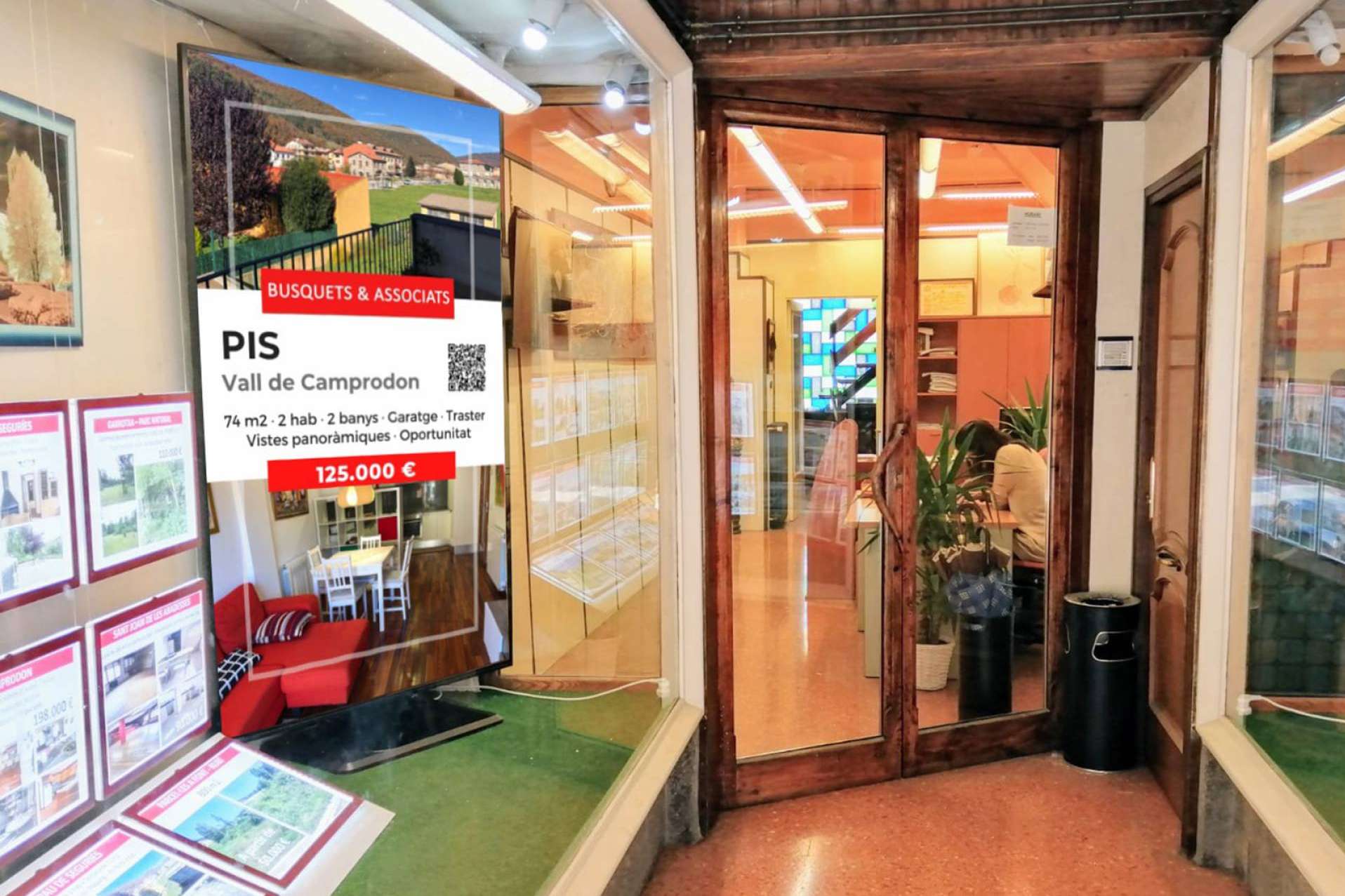 Por qué utilizar un escaparate digital en un negocio, con LK Bitronic