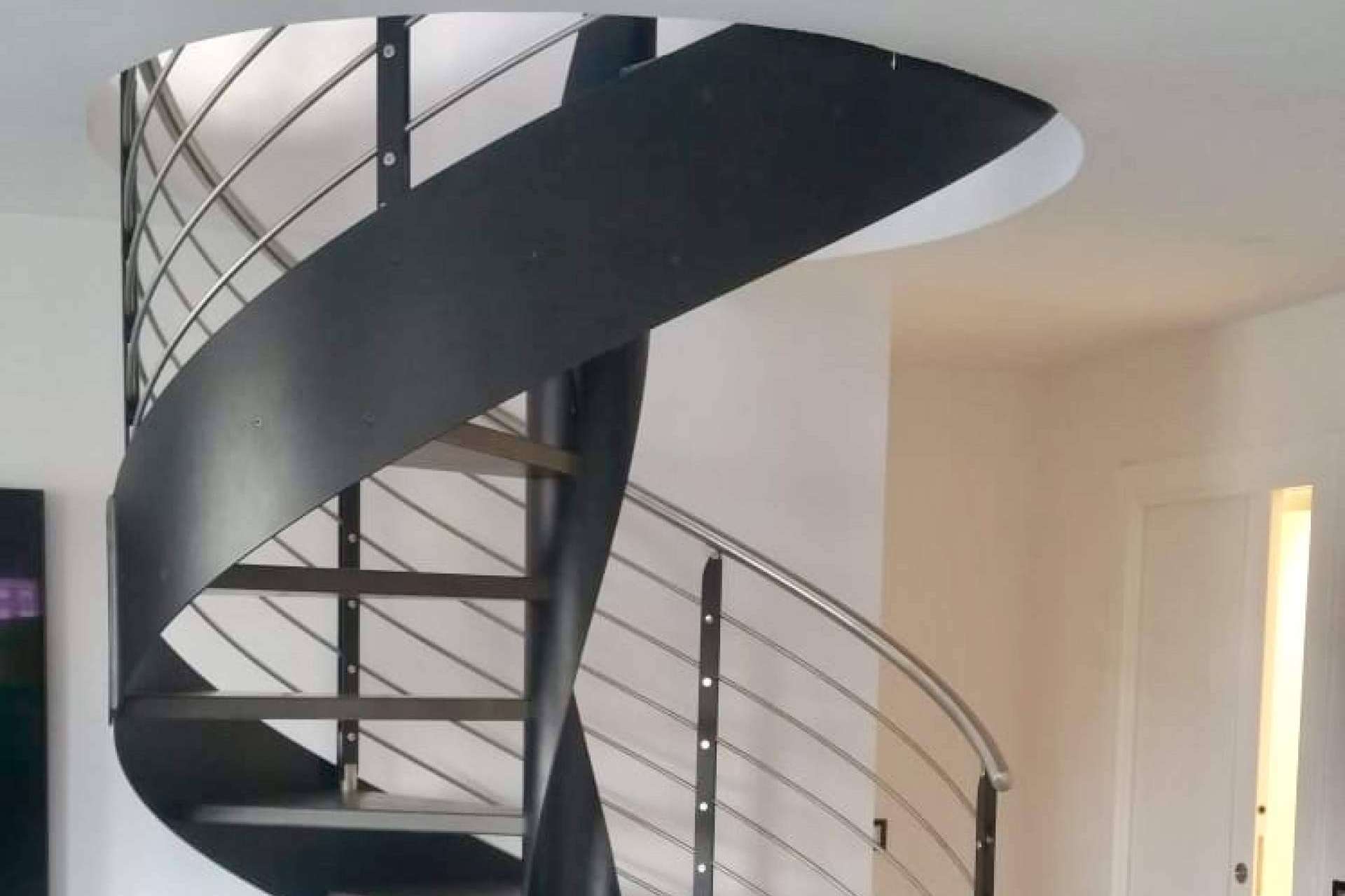 Las ventajas de utilizar las escaleras de caracol en el hogar, con Enesca