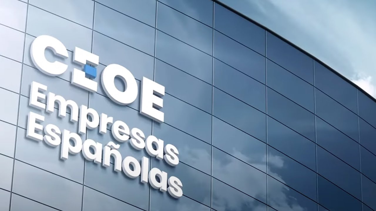 ¿Una reunión con CEOE para subir salarios?