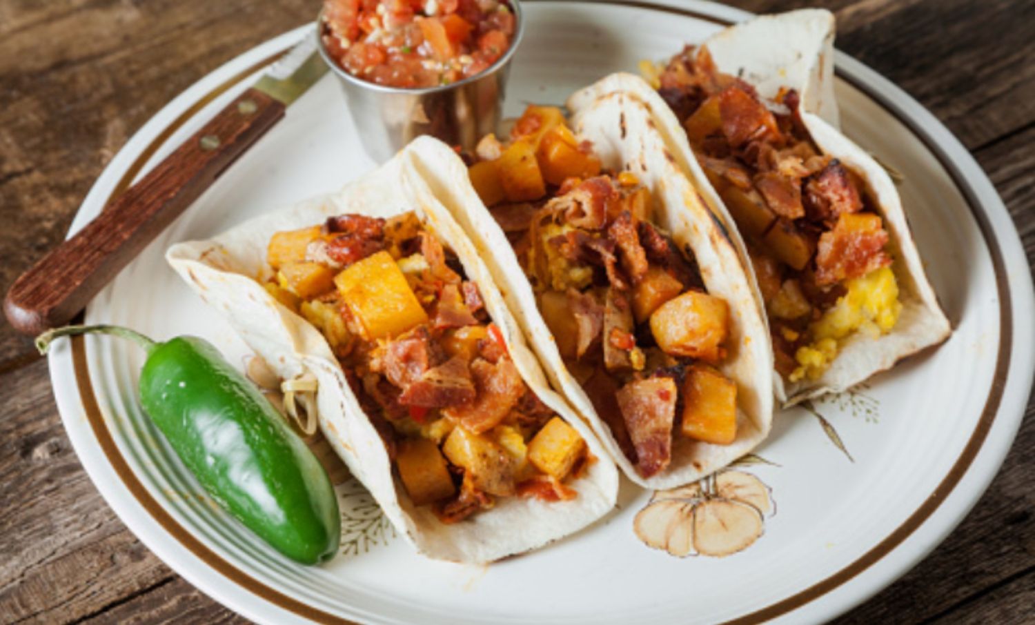 Las salsas perfectas que bordarán cualquier receta de tacos