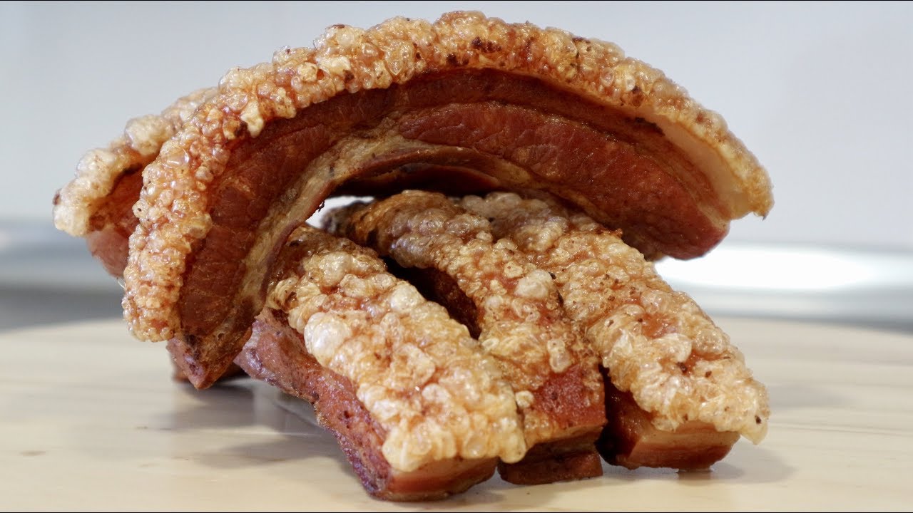 Así hacen los torreznos los hermanos Torres: con una crema y bien crujientes