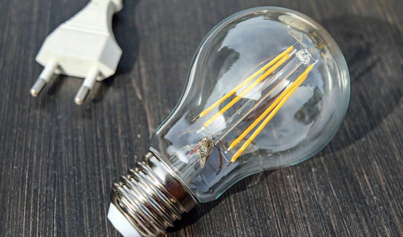 El precio de la luz bajará un 18,23% este miércoles, hasta los 98,93 euros/MWh