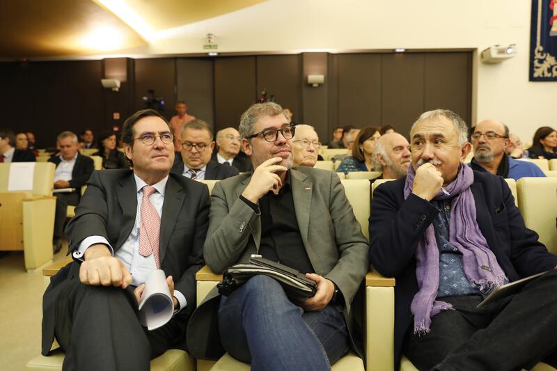 Sindicatos y empresarios aplazan hasta el día 22 su reunión para abordar el acuerdo de salarios