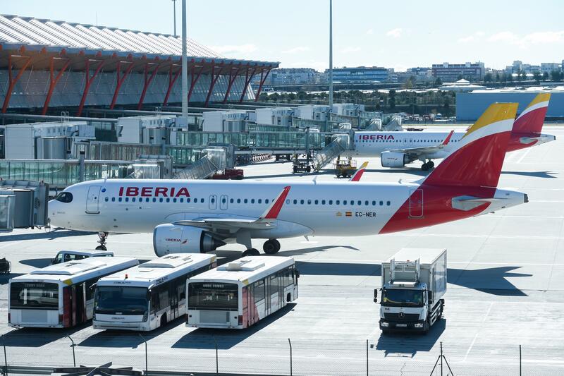 Iberia y Repsol ofrecen combustible de origen sostenible a las empresas para descarbonizar sus viajes
