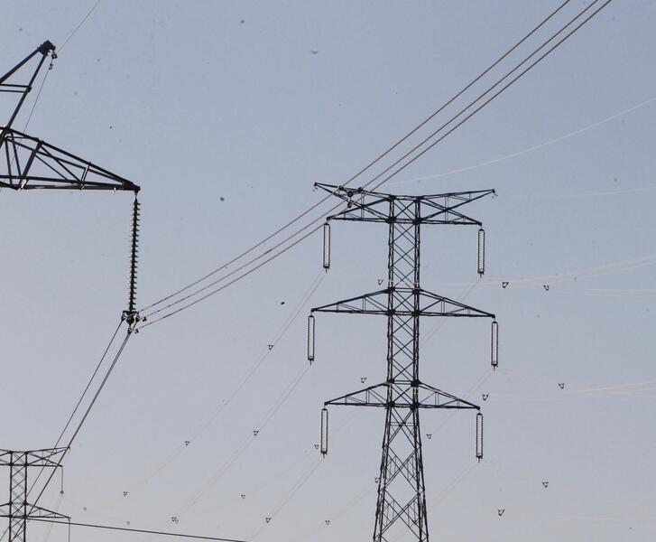Fedea valora la reforma eléctrica propuesta por Bruselas y la ve menos «intervencionista» que la española