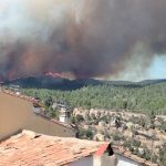 El vídeo más desolador de el incendio de Villanueva de Viver: 70 ancianos refugiados en un autobús