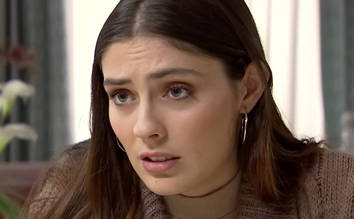 Manolita está preocupada por su negocio
