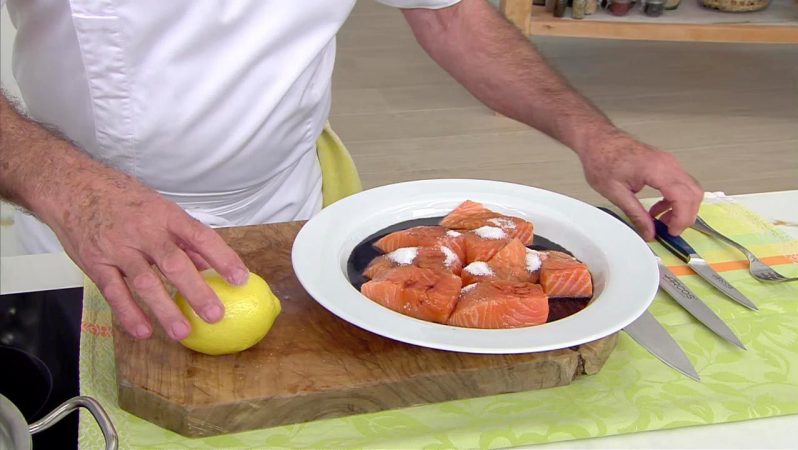Así se hace el salmón marinado con tortilla