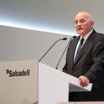 Josep Oliu (Banco Sabadell) culpa al BCE y la Fed de la inestabilidad en los mercados