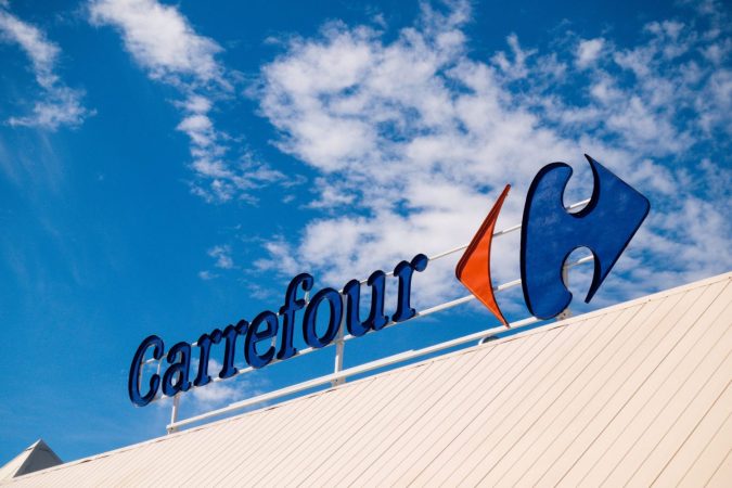 Carrefour despide a sus empleados por no ducharse todos los días