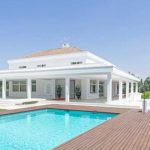 Chalets de lujo con piscina y jardín por 65.000 euros que deberías comprar en 2023