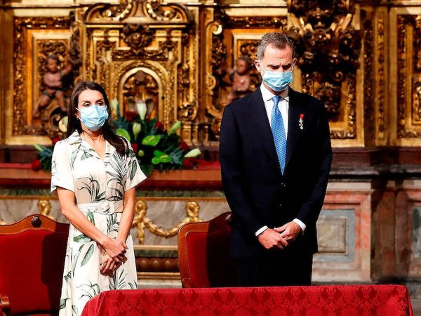 Dona Letizia y Felipe VI en la iglesia de San Martin Pinairo Merca2.es