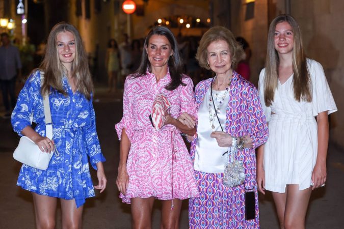 Doña Letizia y la reina Sofía fingen cordialidad