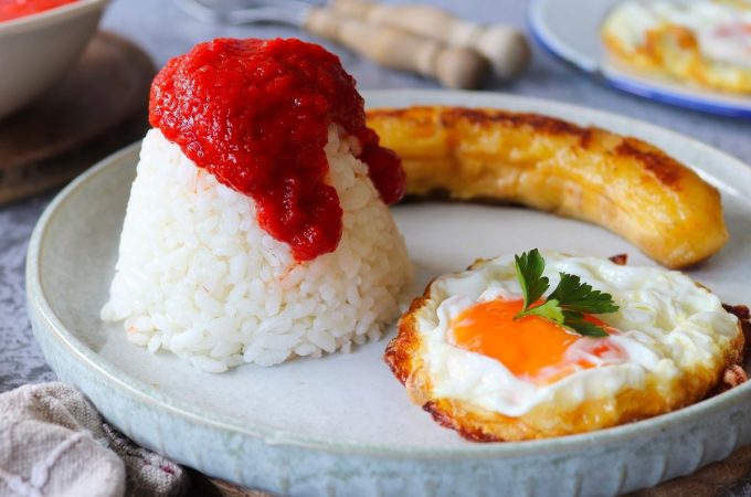 El arroz a la cubana tiene siglos de tradición