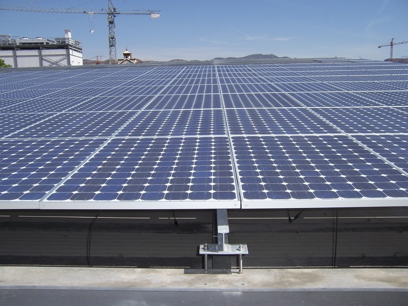 Endesa y Teknia acuerdan un PPA de 30GW para descarbonizar en Aragón, Cantabria, Cataluña y País Vasco