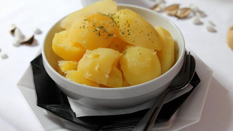 La patata contiene vitaminas C (su piel), A, B1, B2, B6