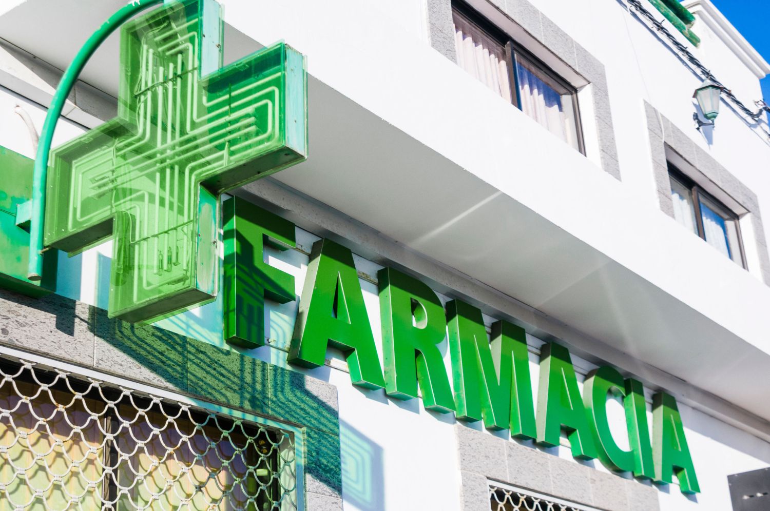 El medicamento que combina ibuprofeno y paracetamol ya está en las farmacias