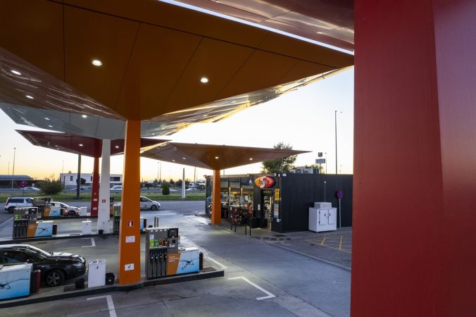 Cómo ahorrar hasta 20 céntimos por litro de combustible en tus desplazamientos de Semana Santa 2 Merca2.es Gasolinera Repsol Merca2.es