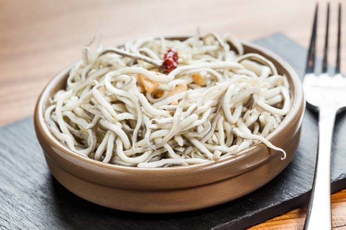 Consejo para que te queden mejor las gulas al ajillo