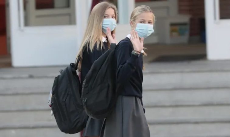 La Infanta Sofía emocionada ante las historias de su hermana en el colegio de Gales