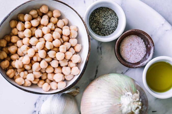 Ingredientes para los garbanzos con espinacas