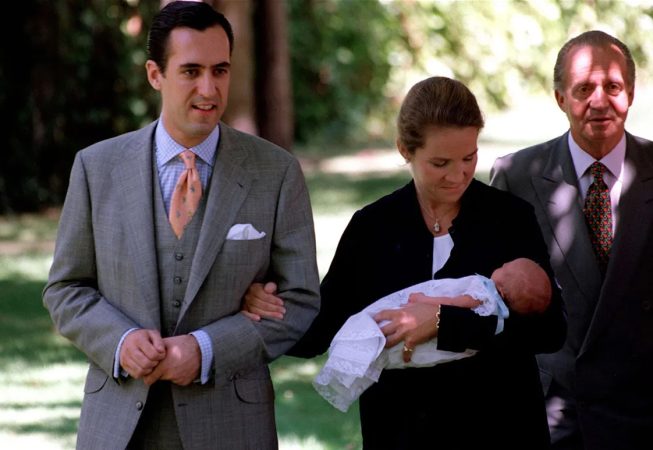 Jaime de Marichalar, la infanta Elena y Don Juan Carlos con la pequeña Victoria Federica