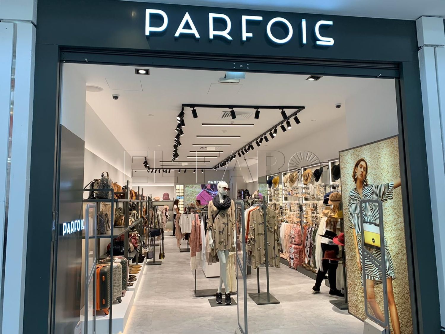 La fiebre con este bolso de Parfois: amplio, moderno y con un color que enamora