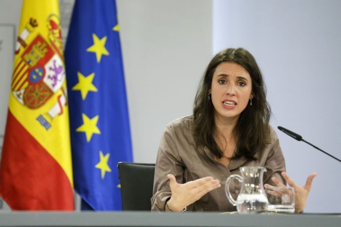 La ministra de Igualdad Irene Montero Merca2.es