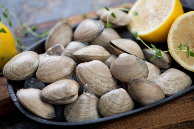 Almejas a la marinera: la receta de Arguiñano para sorprender a tus invitados en 15 minutos 1 Merca2.es Las almejas son muy beneficiosas