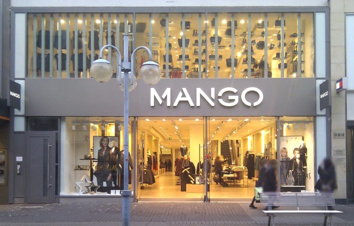 Mango entra en el alquiler de ropa con La Más Mona