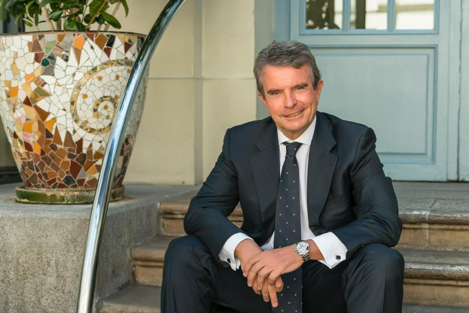 Antonio Catalán (Marriott) da lecciones al ministro Héctor Gómez sobre cómo atraer más turistas de lujo a España