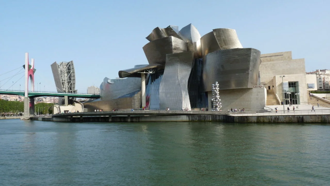 Explorando la Sala de Arte Contemporáneo del Museo Guggenheim de Bilbao