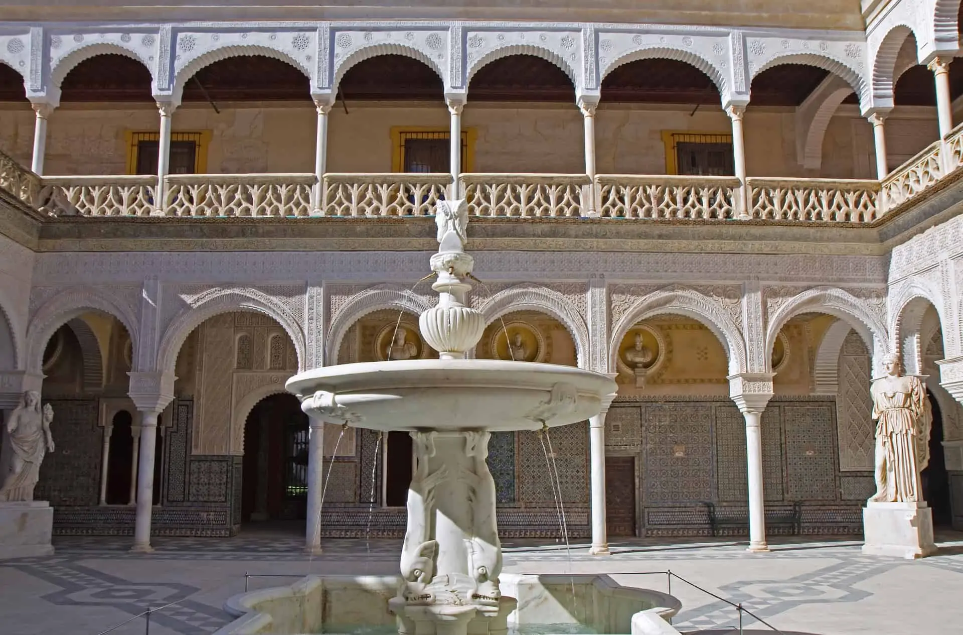 Recorrido por La Casa de Pilatos en Sevilla, arquitectura de la época de los Reyes Católicos.