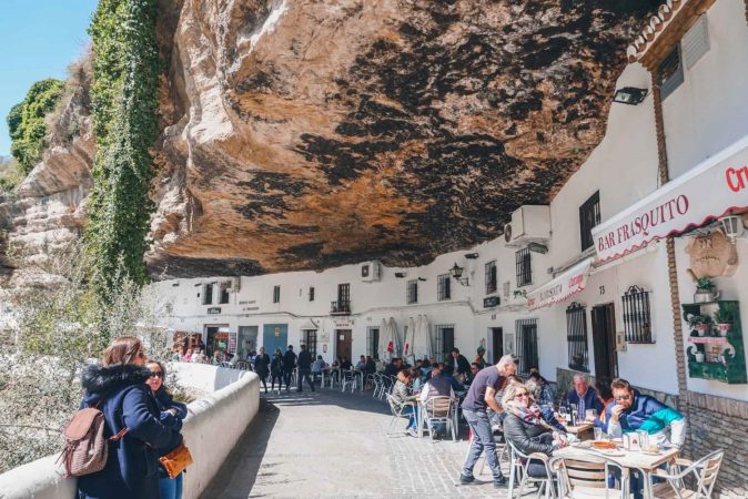Los pueblos de Andalucía en los que disfrutar las procesiones de Semana Santa 1 Merca2.es Setenil de las Bodegas