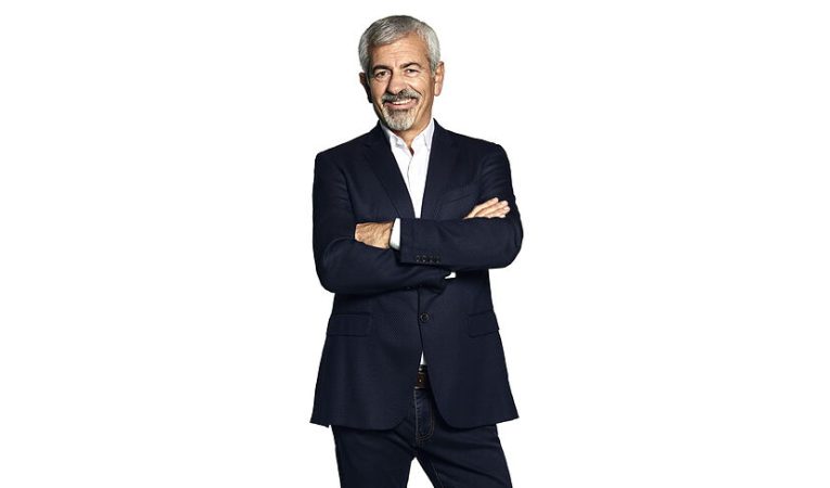 El presentador muestra su disgusto con la concursante