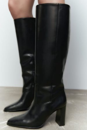 Botín abierto tacón serraje, colección Zara