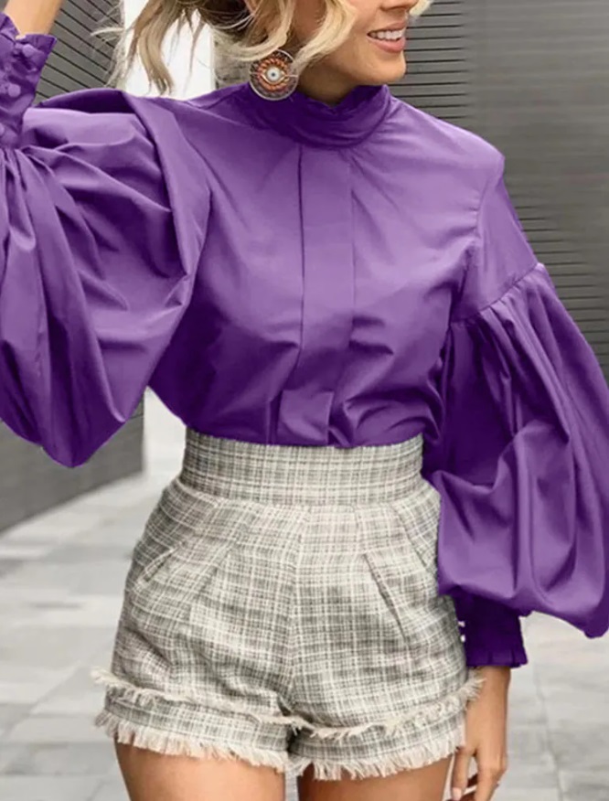 blusa con mangas abombadas morada