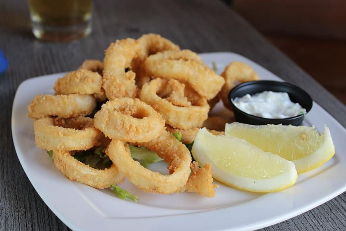 Los trucos para que los calamares a la romana tengan un rebozado de matrícula