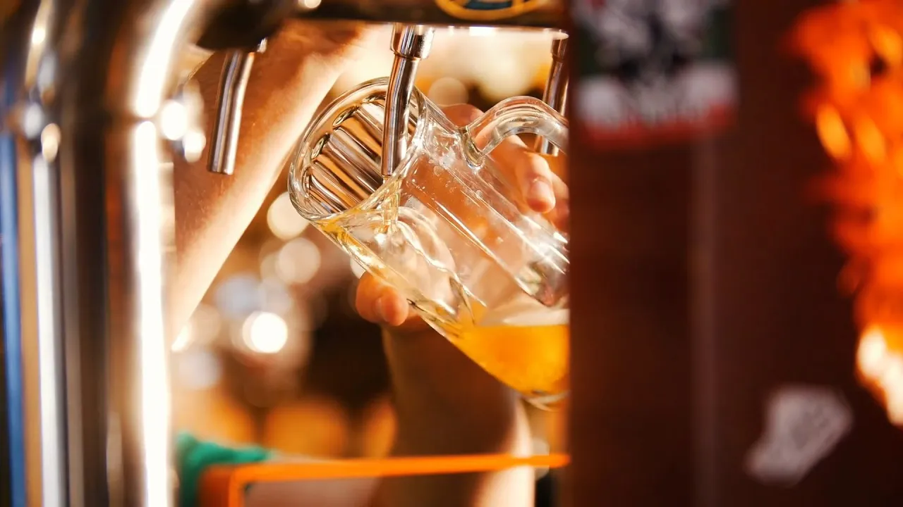 En España tenemos un bar por cada 169 habitantes.